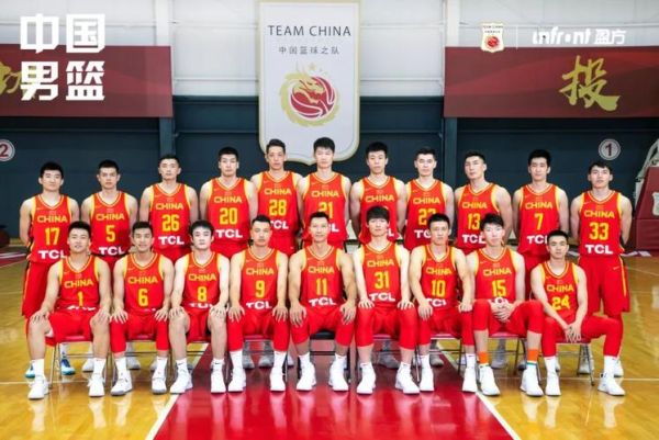 中国男篮欢呼胜利，任达华现场加油助威！