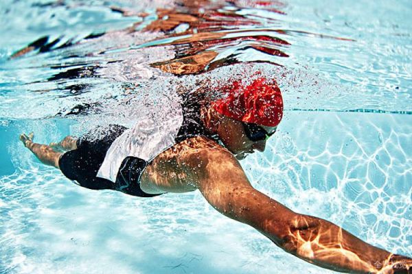 男子游泳运动员,身材是如何影响游泳表现的
